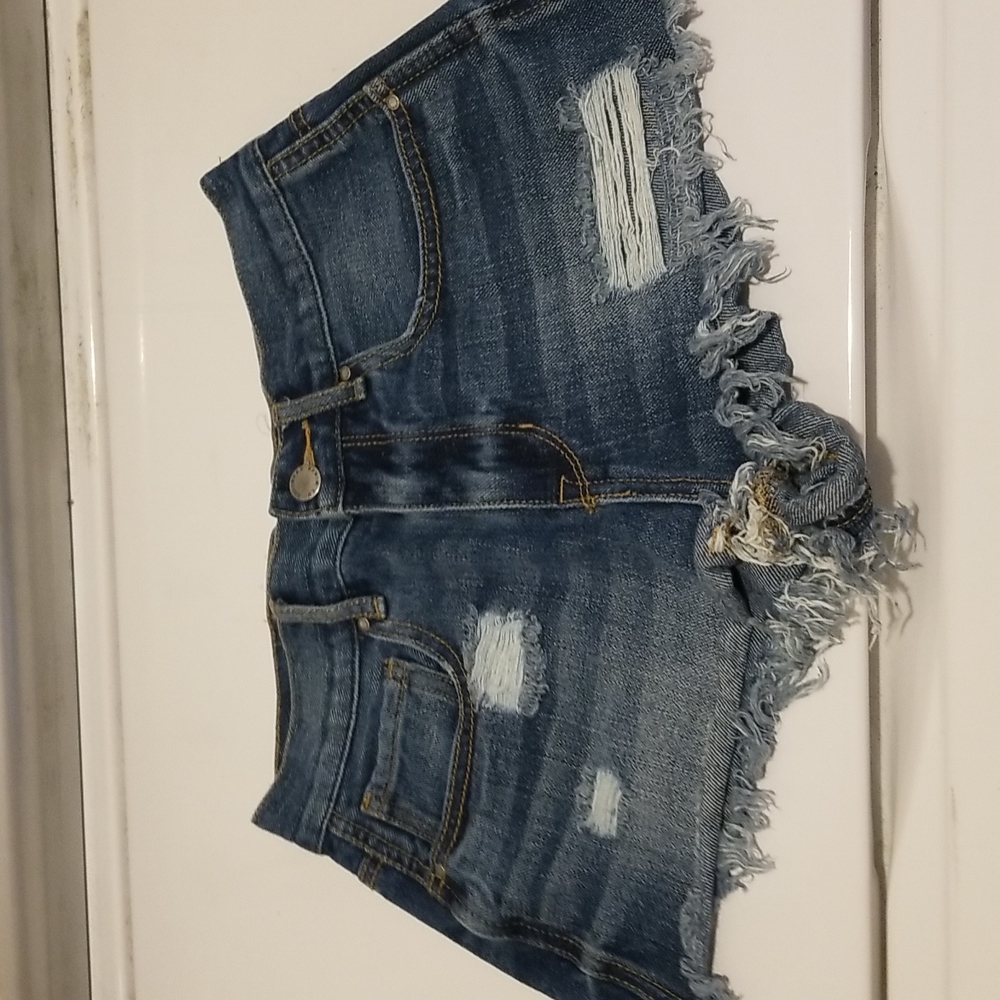$5 ITEM. Bullhead denim high-rise shorts. MUST BUNDLE WITH TWO OTHER ITEMS